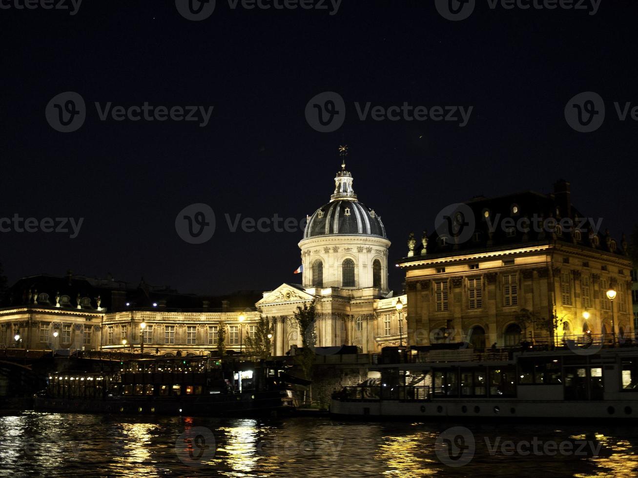 Paris in Frankreich bei Nacht foto