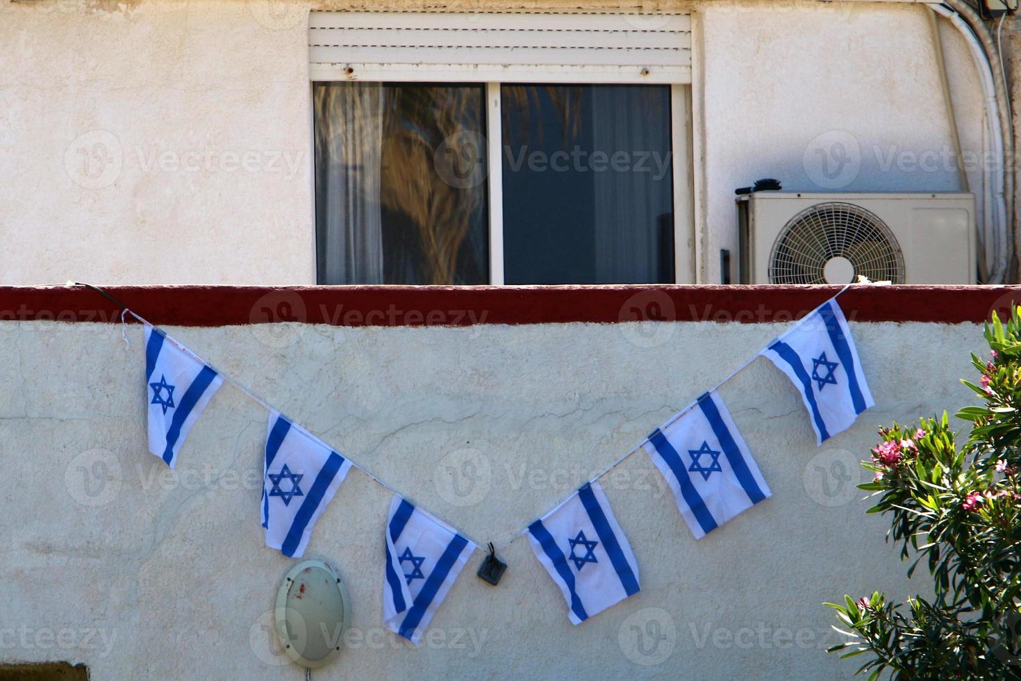 israelische blau-weiße Flagge mit dem Davidstern foto