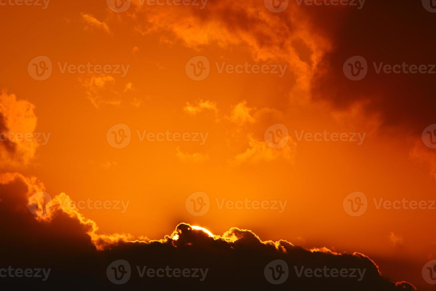 Die Sonne ist einer der Sterne in unserer Galaxie und der einzige Stern im Sonnensystem. foto