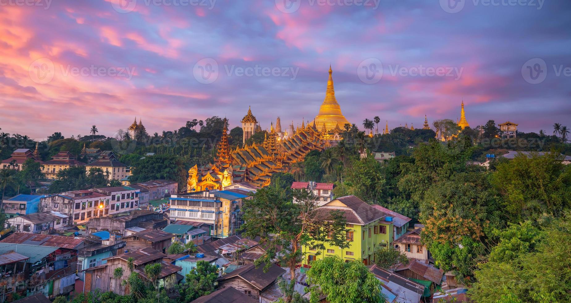 Shwedagon-Pagode in der Stadt Yangon, Myanmar foto