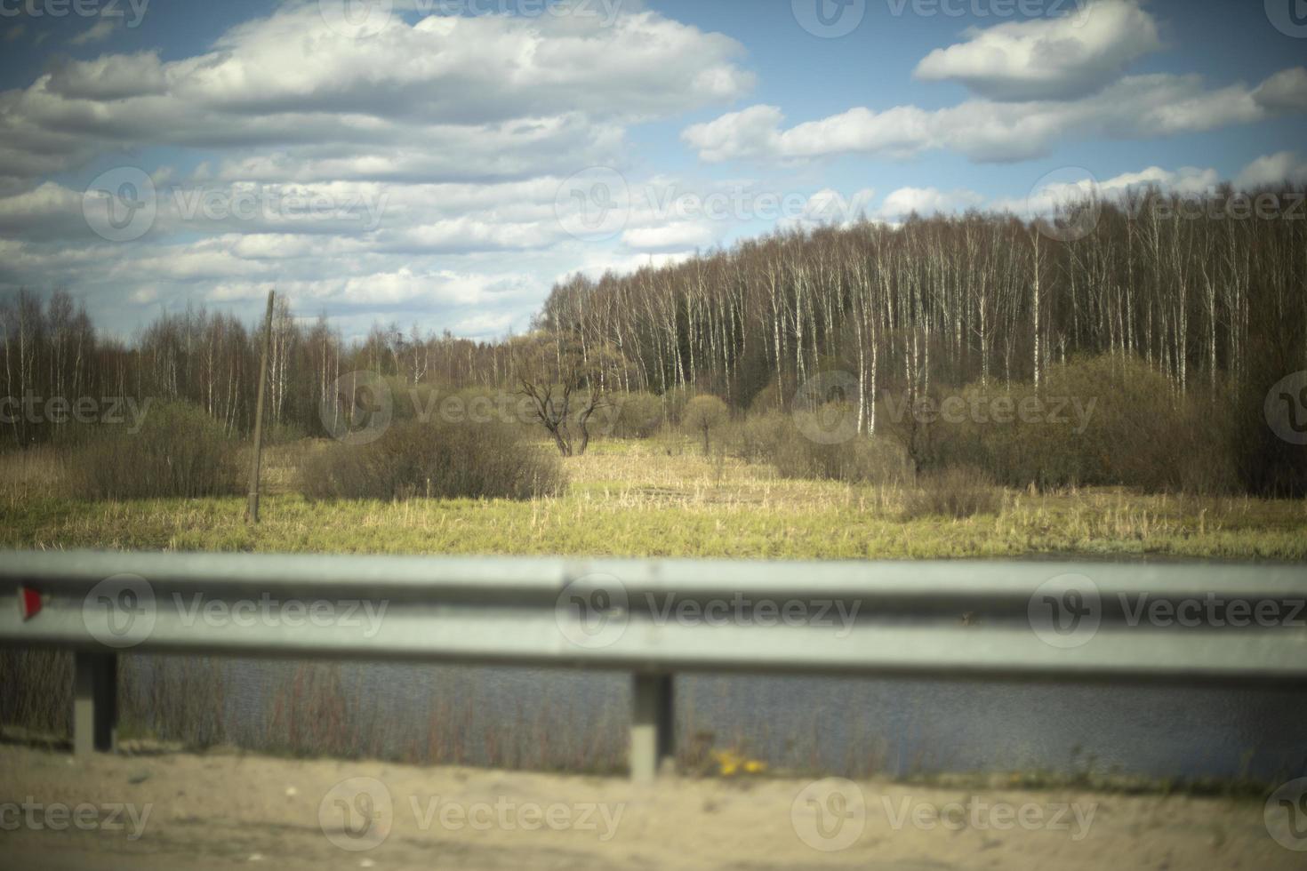 Details der Straße. Stoßstange auf der Autobahn. Verkehrsinfrastruktur. foto