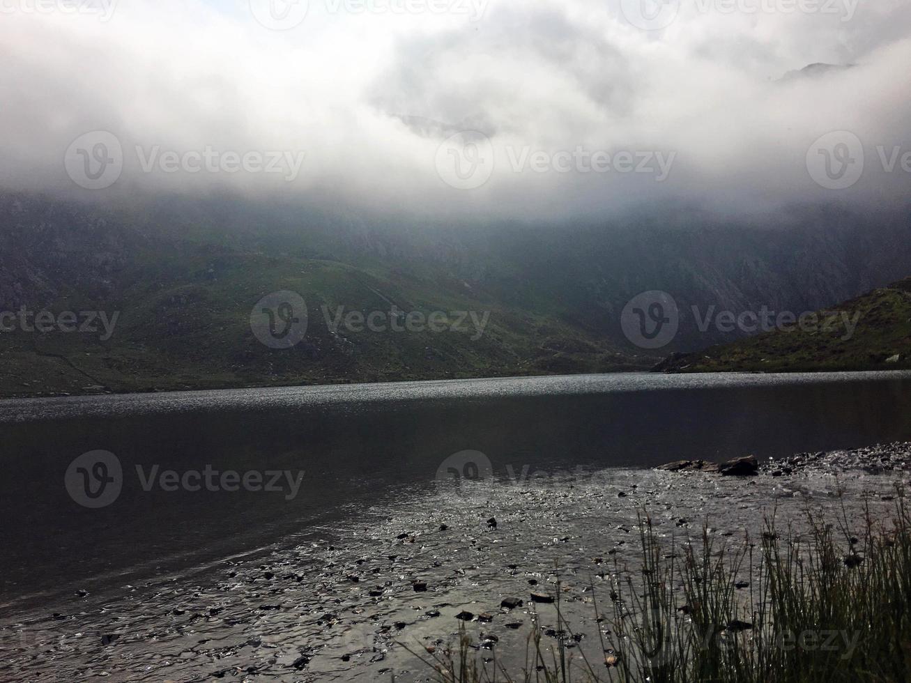 ein blick auf die landschaft von wales in snowdonia in der nähe von lake ogwen foto