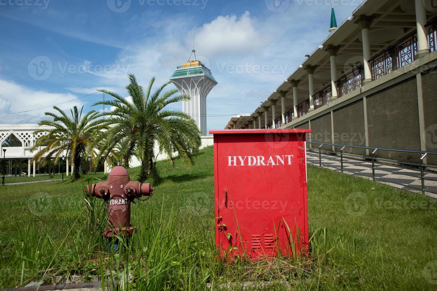 Hydranten auf dem Parkplatz foto