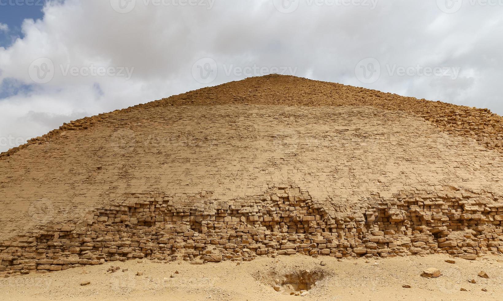 gebogene Pyramide in der Nekropole von Dahshur, Kairo, Ägypten foto