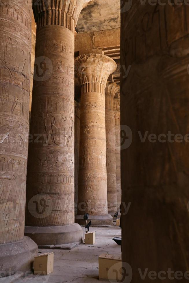 Säulen im Edfu-Tempel, Edfu, Ägypten foto