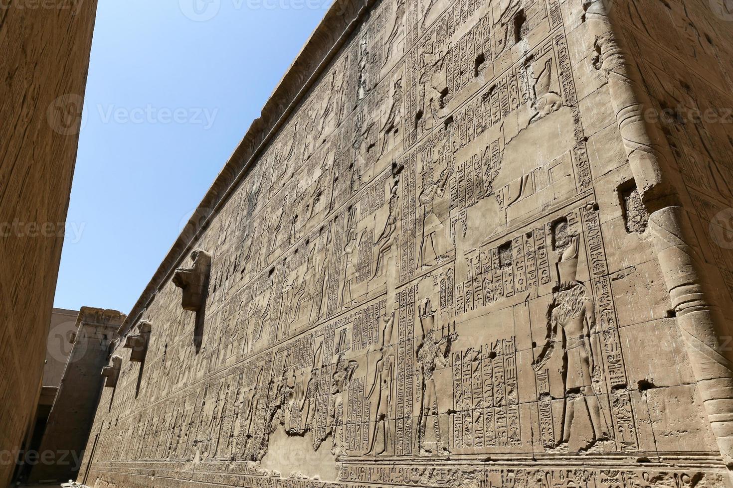 Szene aus dem Edfu-Tempel in Edfu, Ägypten foto