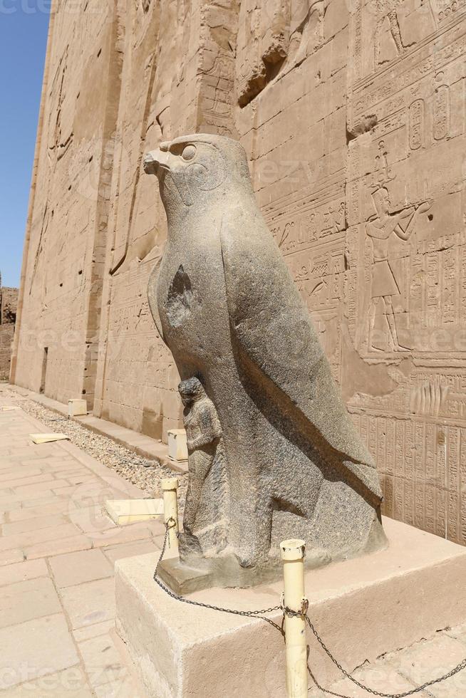 Horus-Statue im Edfu-Tempel, Edfu, Ägypten foto