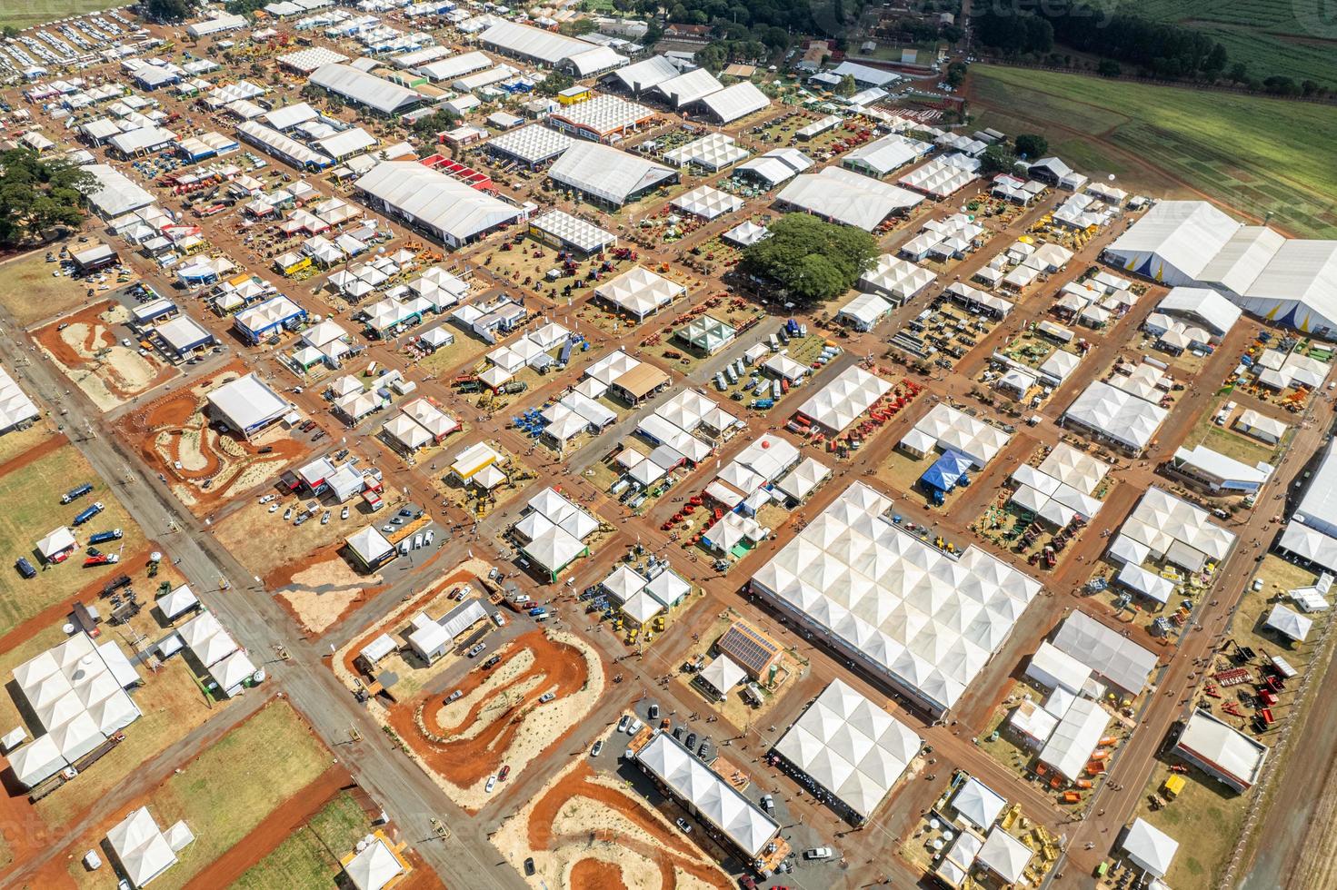 luftaufnahme der agrishow, internationale fachmesse für landtechnik, ribeirao preto, sao paulo, brasilien. foto