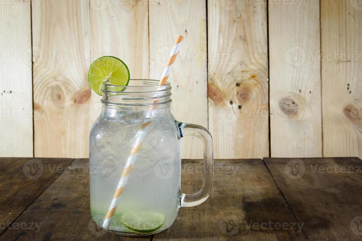 Limonadengetränk, in Glas, erfrischende Getränke foto
