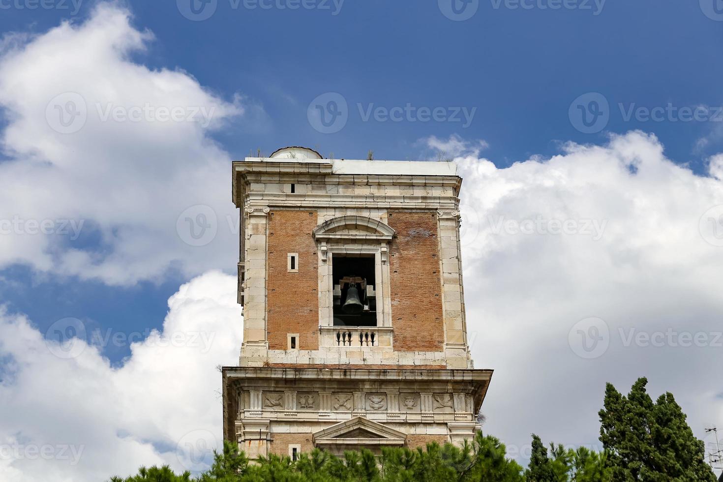 Glockenturm der Kirche Santa Chiara in Neapel, Italien foto