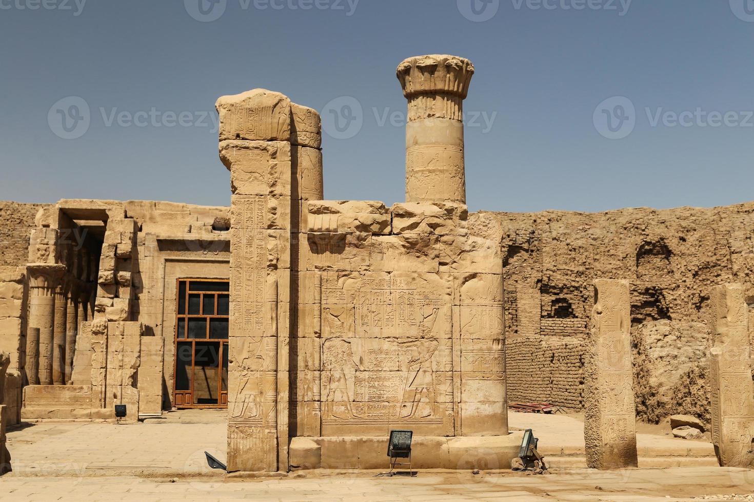 Vorderseite des Edfu-Tempels in Edfu, Ägypten foto