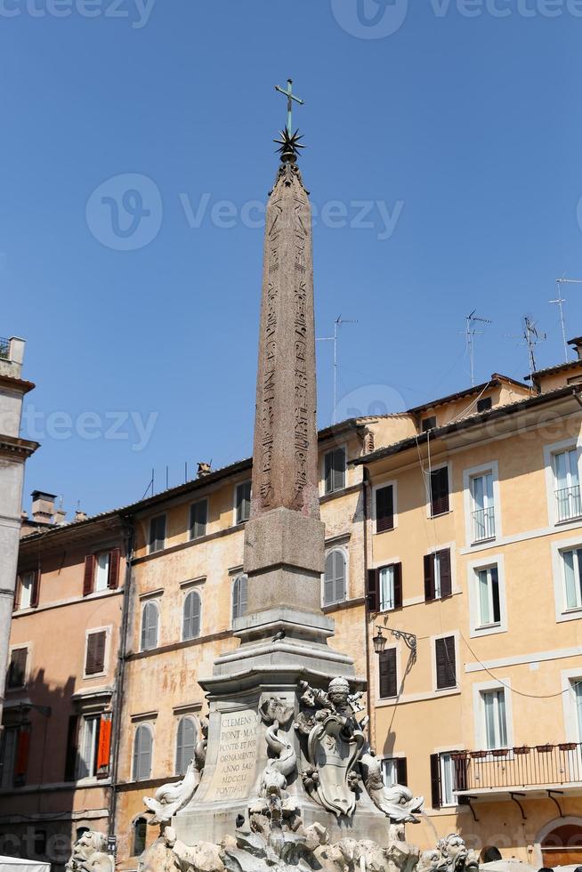 Obelisk auf dem Pantheonplatz - Piazza della Rotonda in Rom, Italien foto