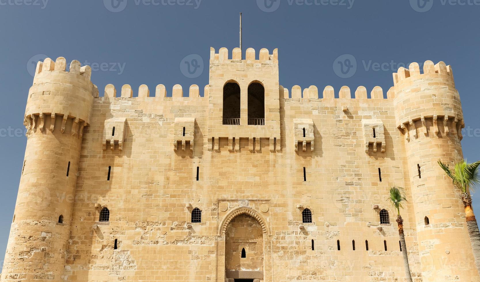 zitadelle von qaitbay in alexandria, ägypten foto