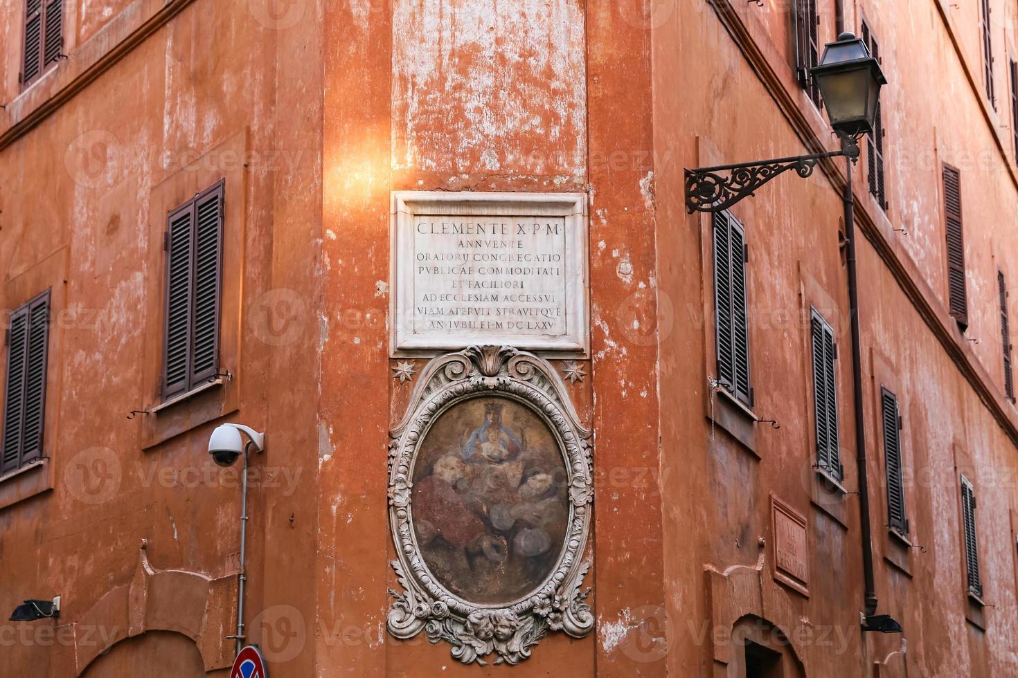 Zeichnen über eine Mauer in Rom, Italien foto