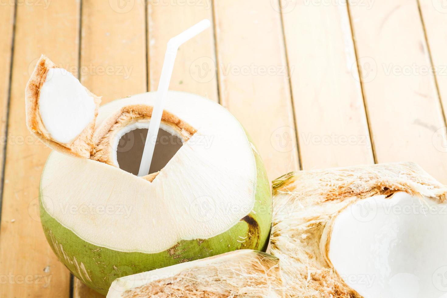 Kokoswasser trinken foto