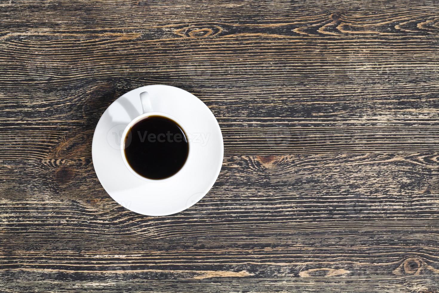 aromatischer kaffee in einer weißen tasse foto