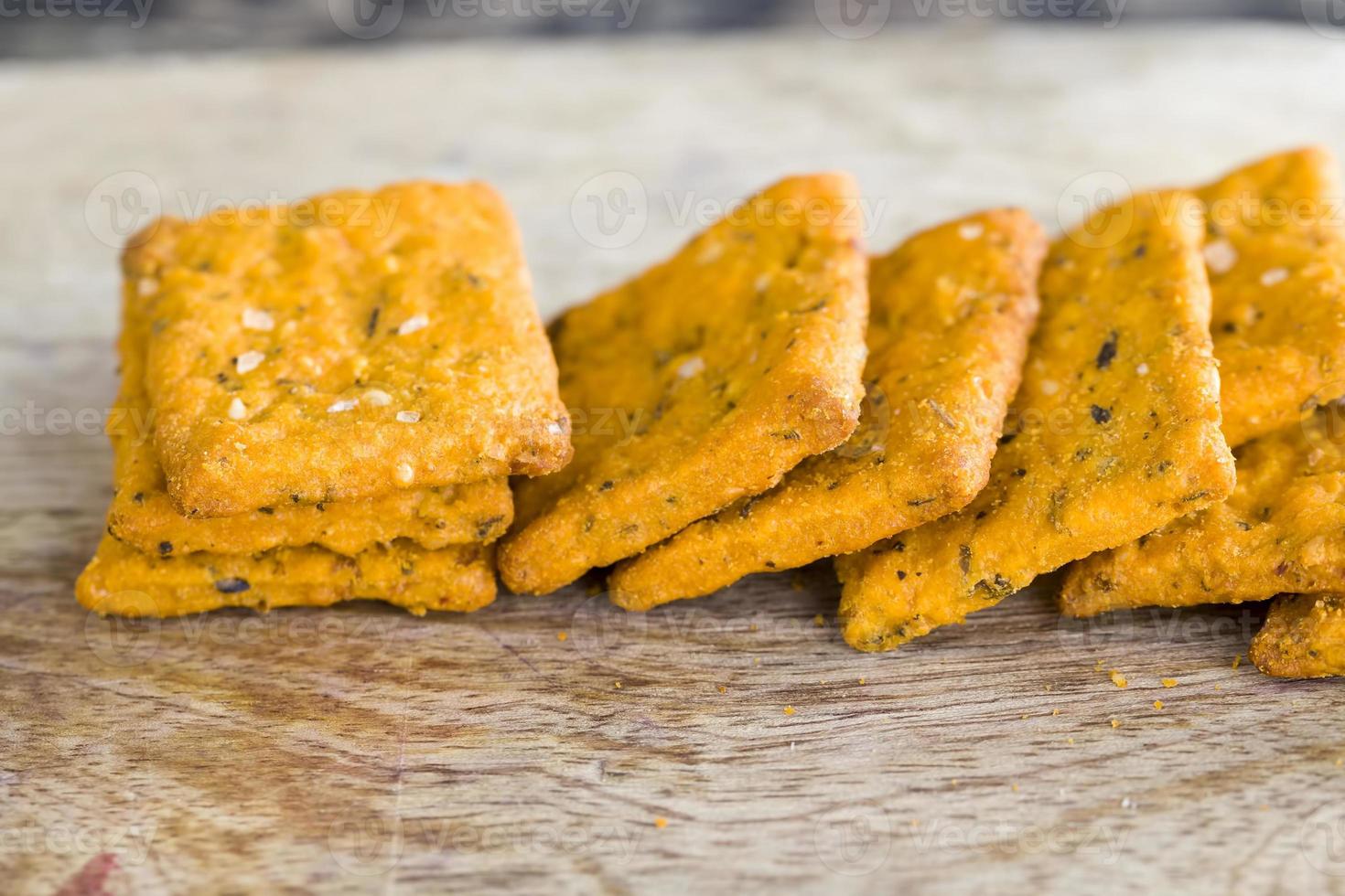 Weizencracker mit Gemüse und Gewürzen foto