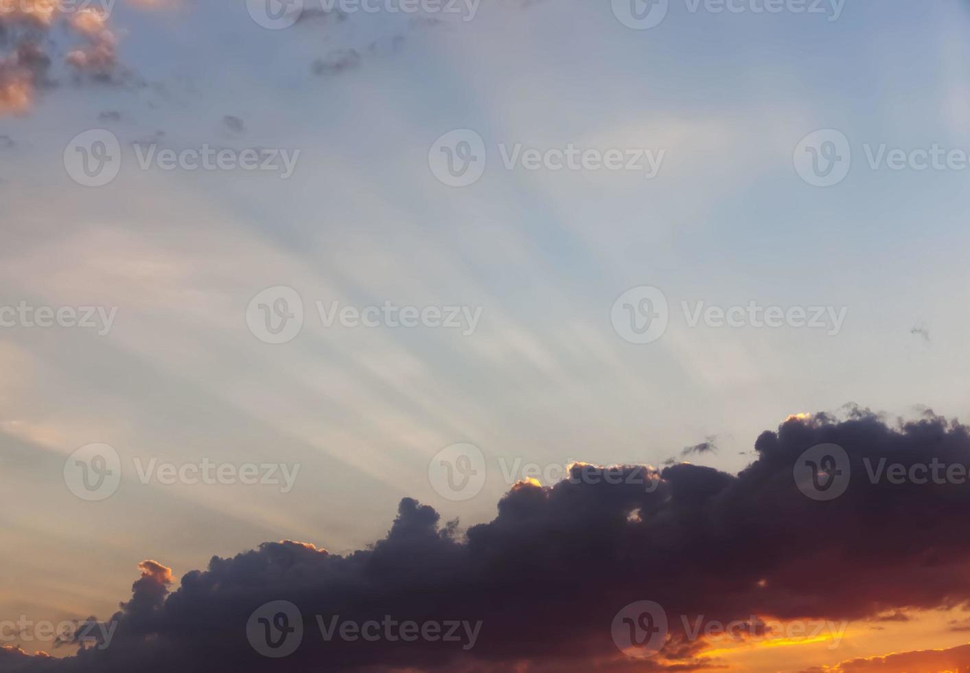 Landschaft in der Natur bei Sonnenuntergang foto