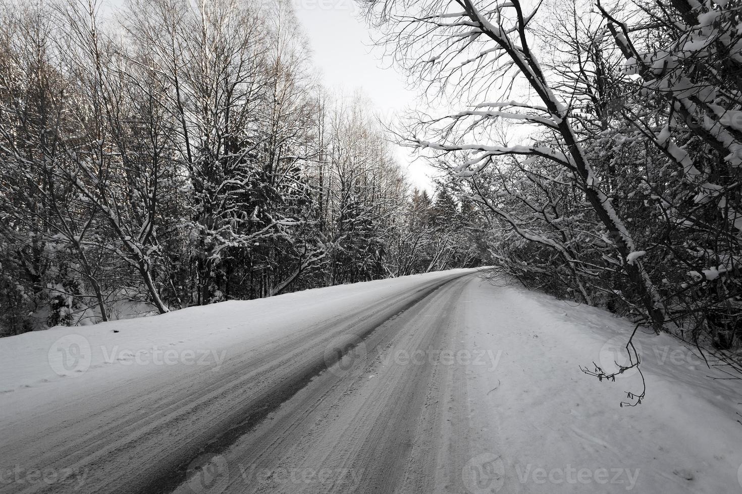 Straße mit Schnee foto