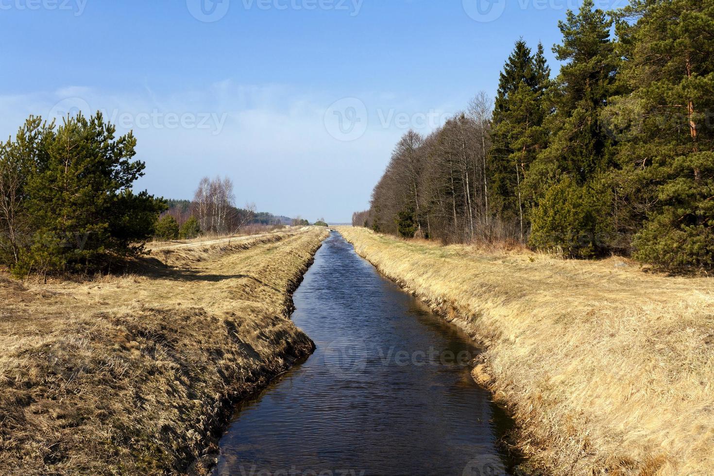 kleiner ländlicher Fluss foto