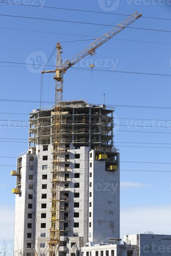 Bau eines neuen modernen Viertels in einer Stadt foto