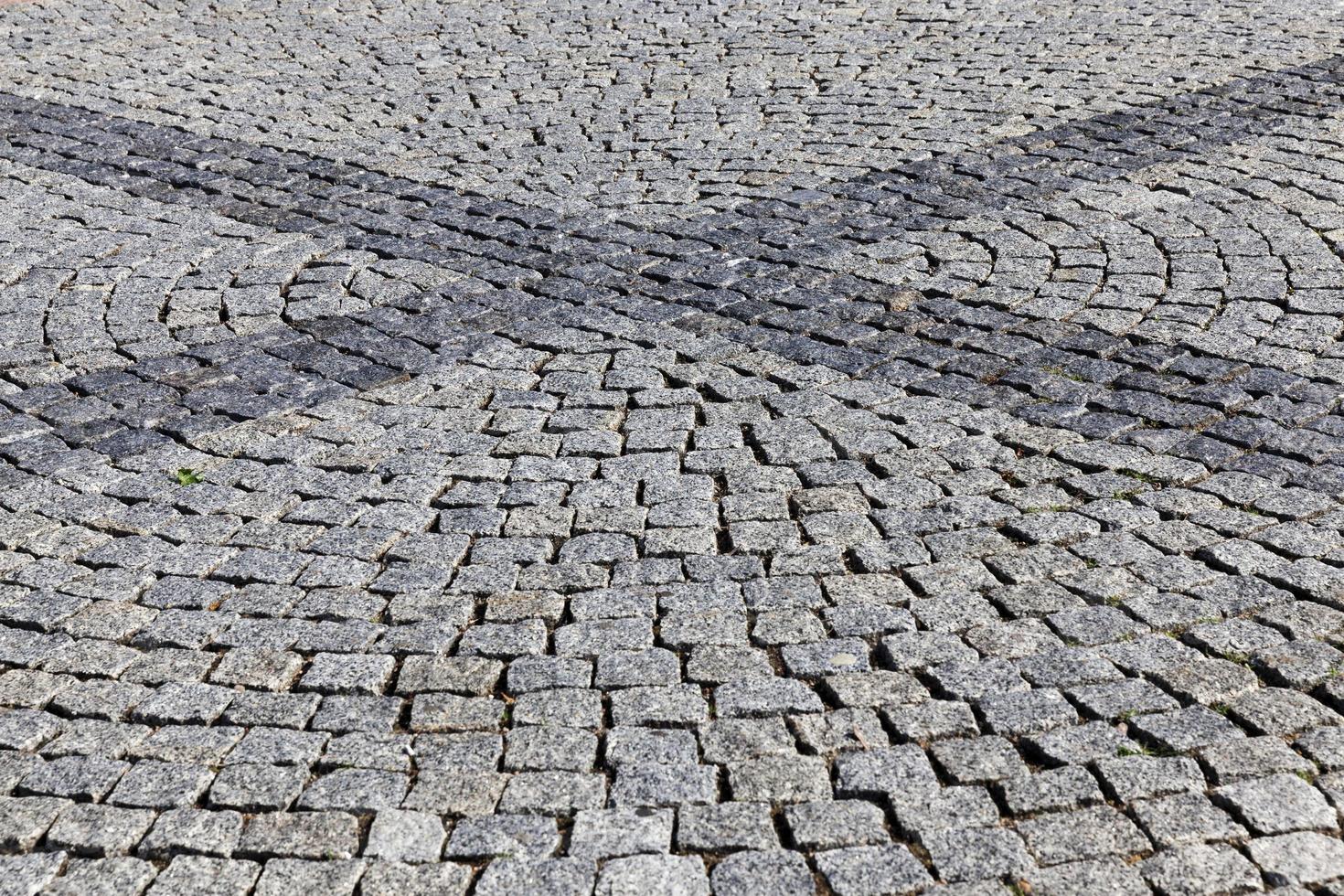 eine moderne Straße aus Kopfsteinpflaster und Steinen foto