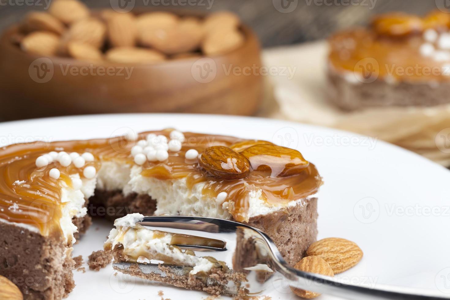 Ein einfacher Kuchen besteht aus Mehl foto