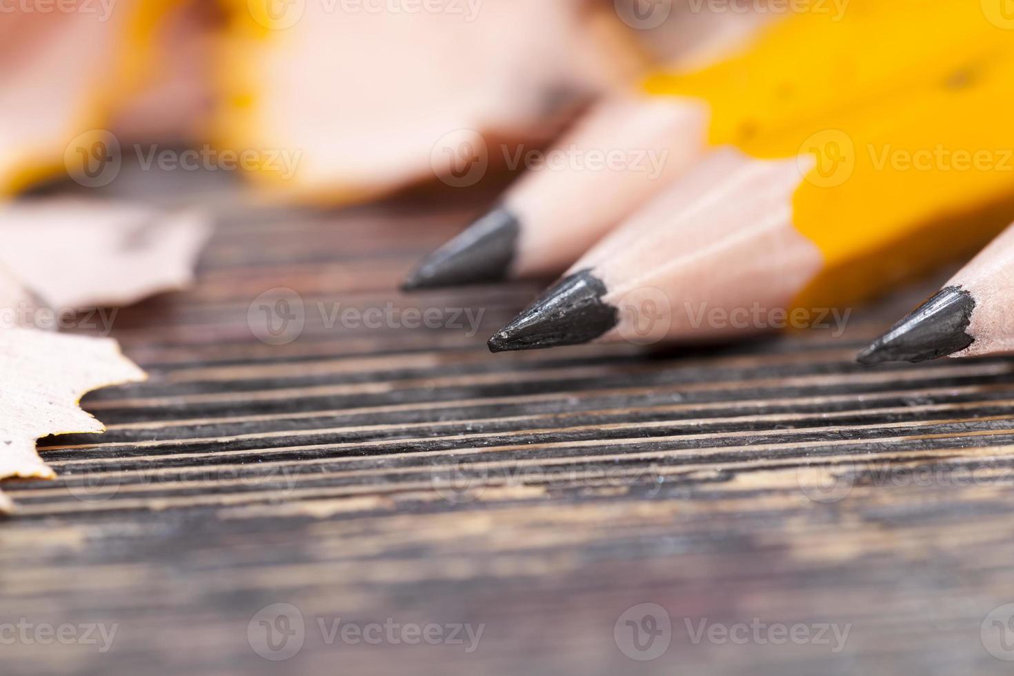 Teile einer grauen gewöhnlichen Bleistiftmine foto