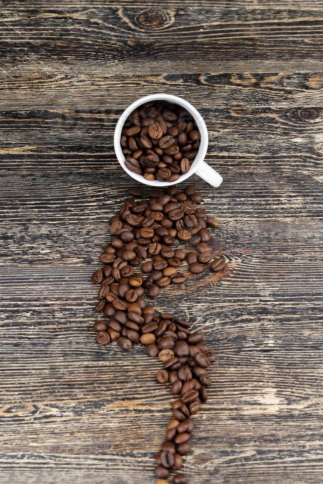 aromatische Kaffeebohnen in einer Tasse foto