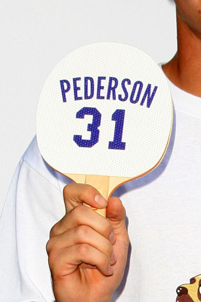 Los Angeles, 30. Juli - Joc Pederson bei Clayton Kershaws 3. jährlichem Ping-Pong-4-Zweck im Dodger Stadium am 30. Juli 2015 in Los Angeles, ca foto