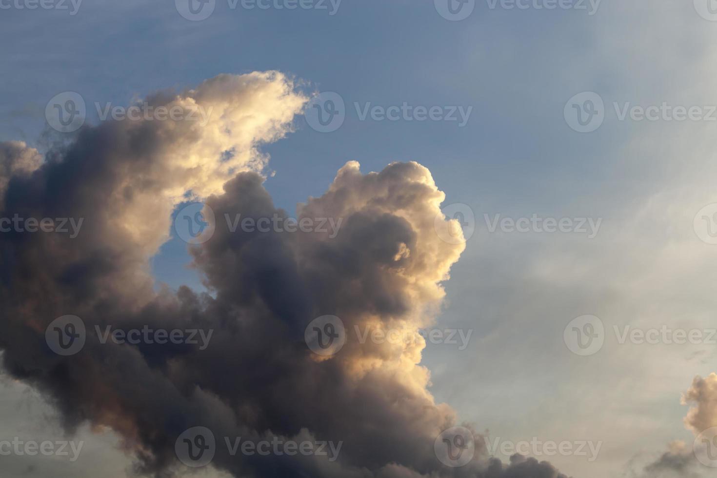 bewölktes Wetter in der Natur foto