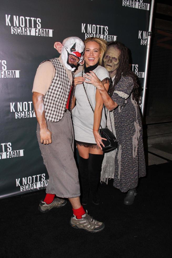 los angeles, 3. okt. - peta murgatroyd auf der knott s scary farm prominente vip-eröffnung auf der knott s berry farm am 3. oktober 2014 in buena park, ca foto