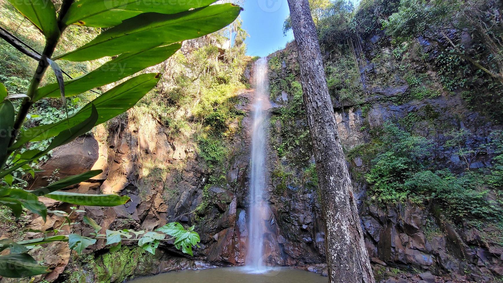 beleza natura de cachoeira no brasil foto