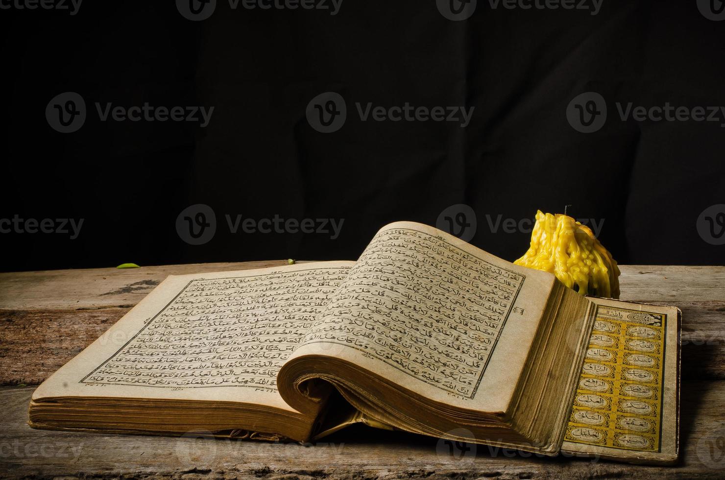 Koran - heiliges Buch der Muslime foto