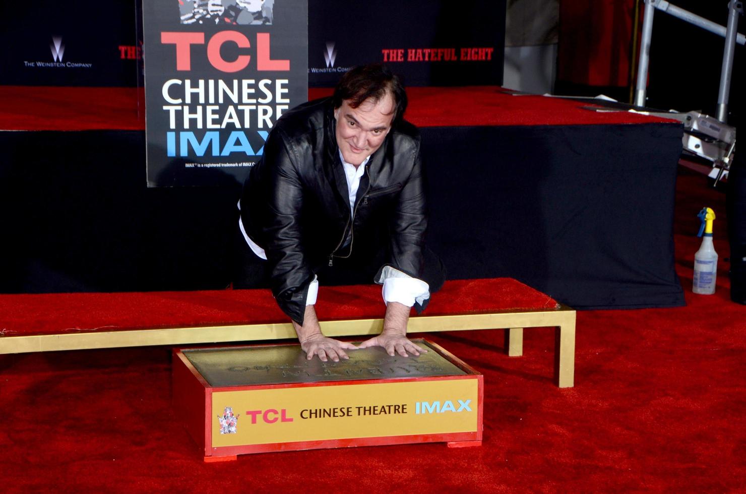 los angeles, 5. jan - quentin tarantino bei der hand- und fußabdruckzeremonie von quentin tarantino im tcl chinese theater imax am 5. januar 2016 in los angeles, ca foto