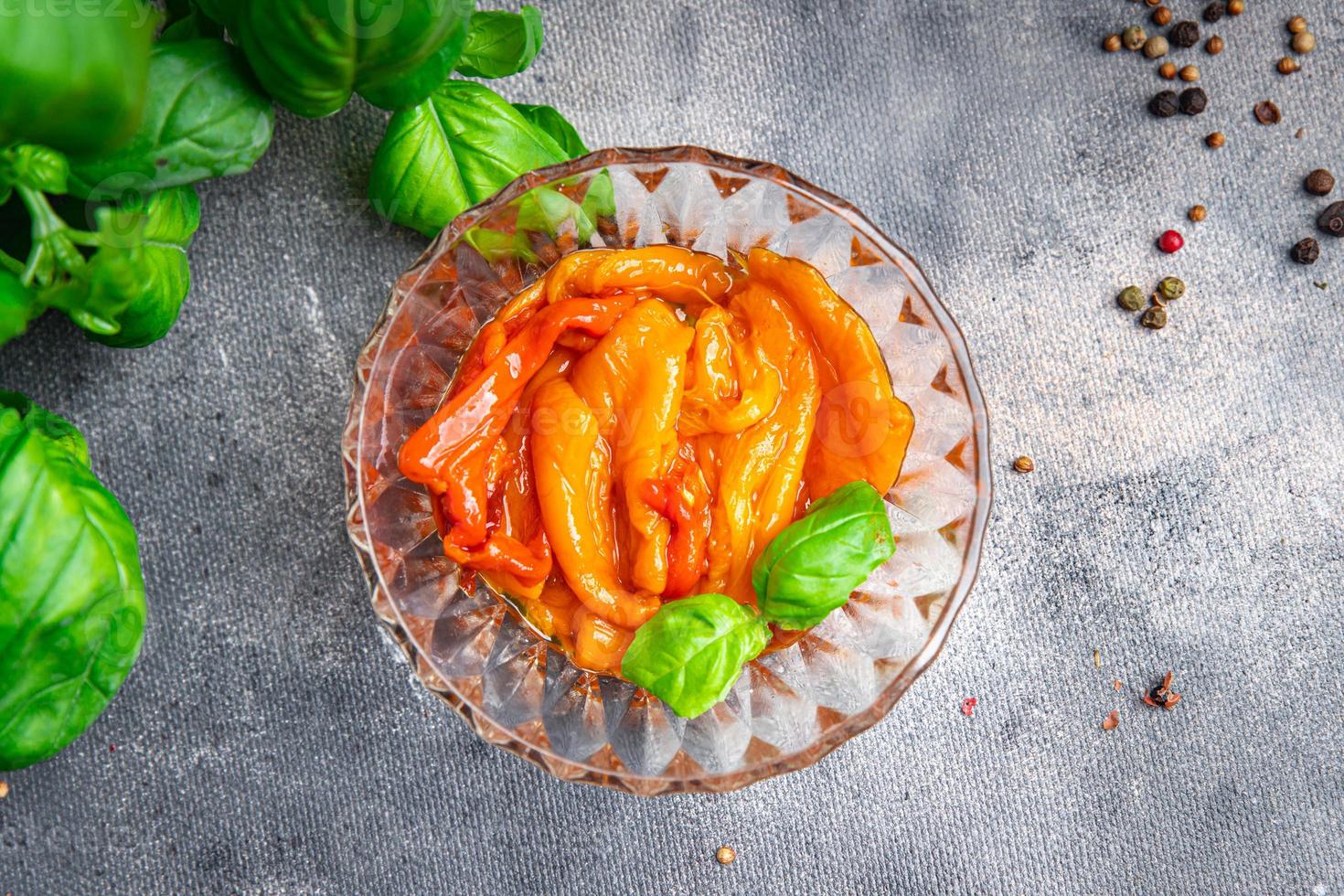 paprika geröstet gebackenes gemüse frisch gericht gesund mahlzeit essen snack diät auf dem tisch kopie raum essen hintergrund rustikale draufsicht keto- oder paläo-diät vegetarische vegane oder vegetarische kost foto