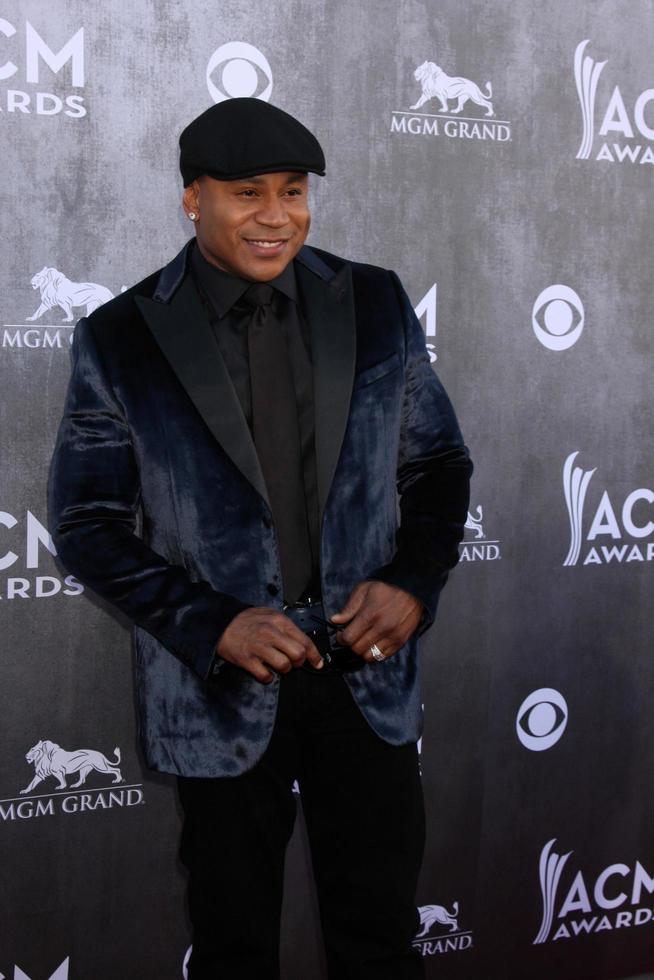 las vegas, 6. april - ll cool j, alias james smith, bei den 2014 academy of country music awards, ankunft in der mgm grand garden arena am 6. april 2014 in las vegas, nv foto