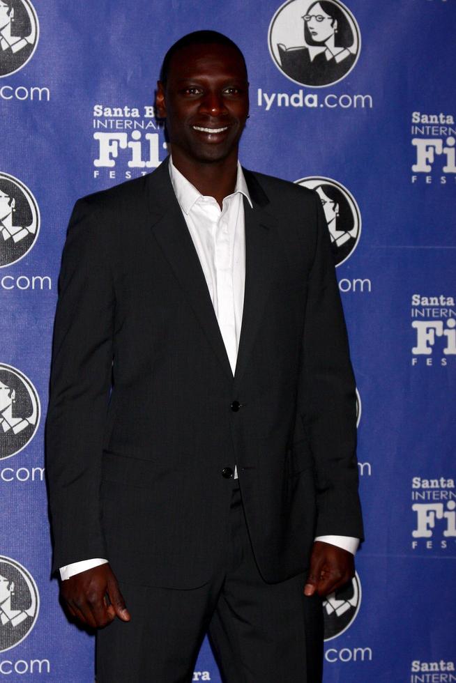 santa barbara, 29. jan - omar sy kommt am 29. januar 2013 beim santa barbara international film festival s 2013 virtuosos award im arlington theater in santa barbara, ca. an foto