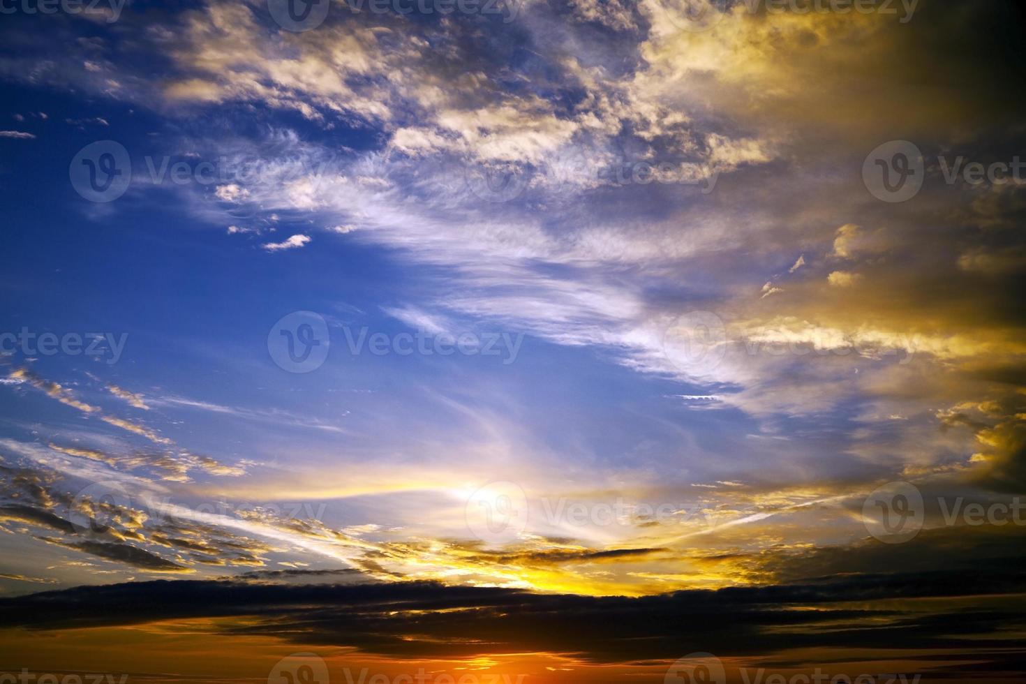 Himmel während des Sonnenuntergangs foto