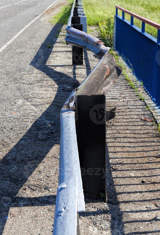 Autostraße nach einem vergangenen Unfall Autokollisionen foto