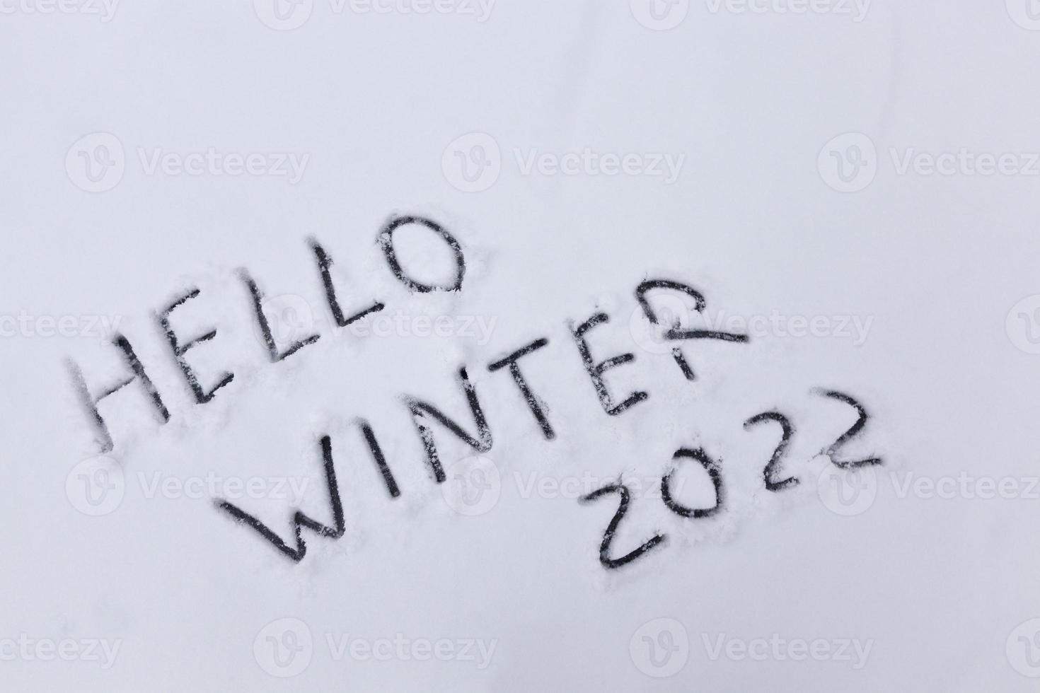 das Wort Winter auf dem Schnee in der Wintersaison foto