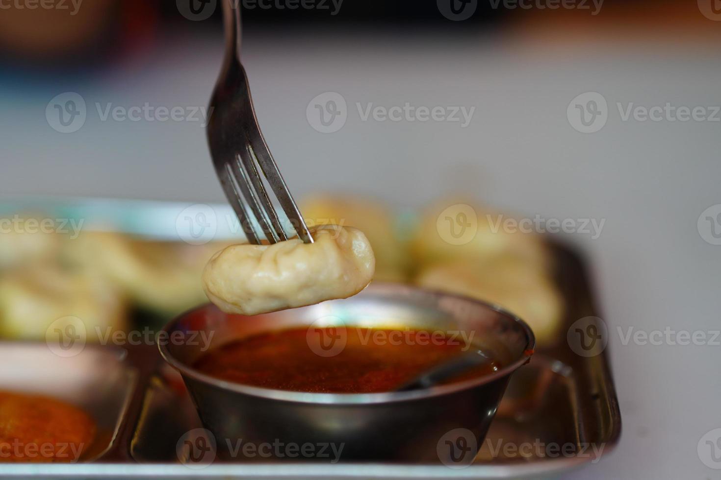 Leckere Momos mit Chili-Schuhen foto