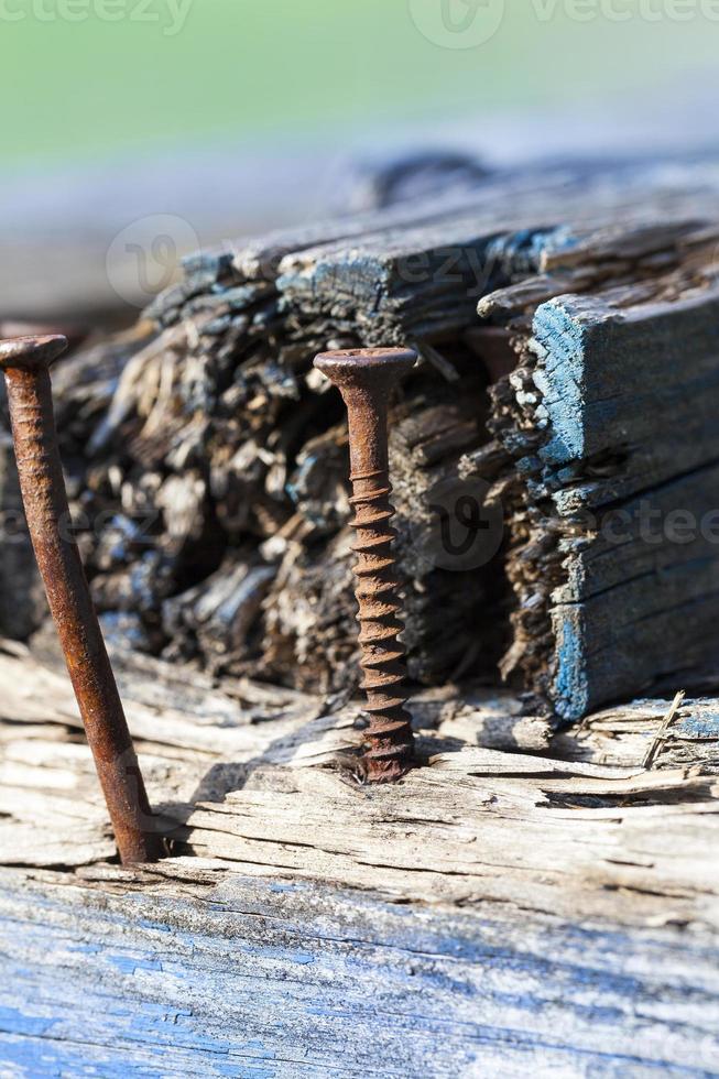 Teil der alten Holzbänke foto