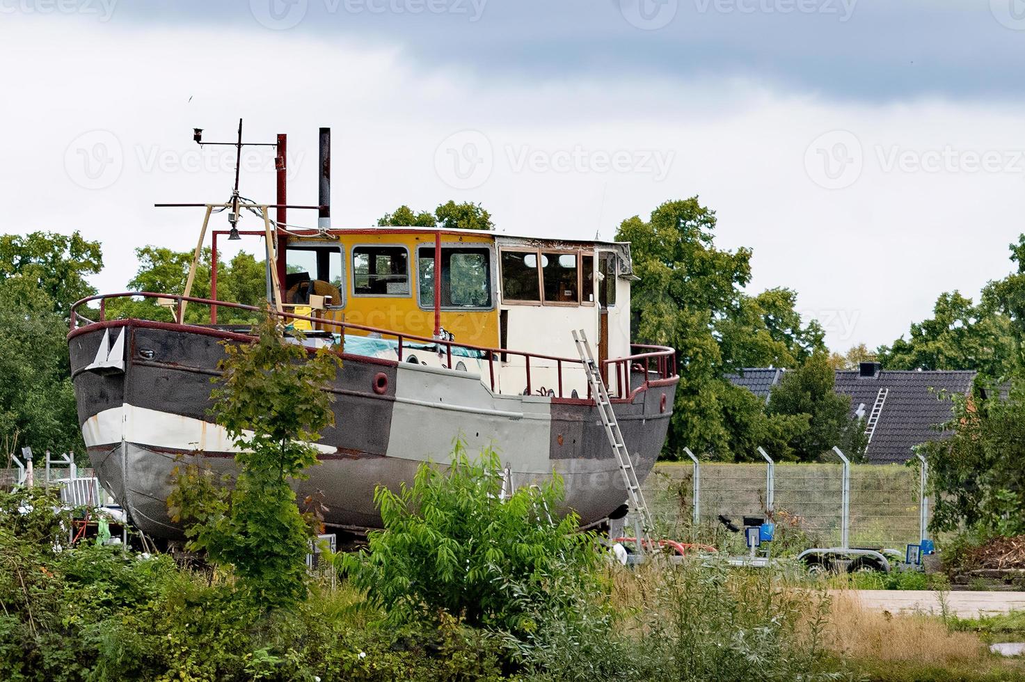 Boot am Ufer foto