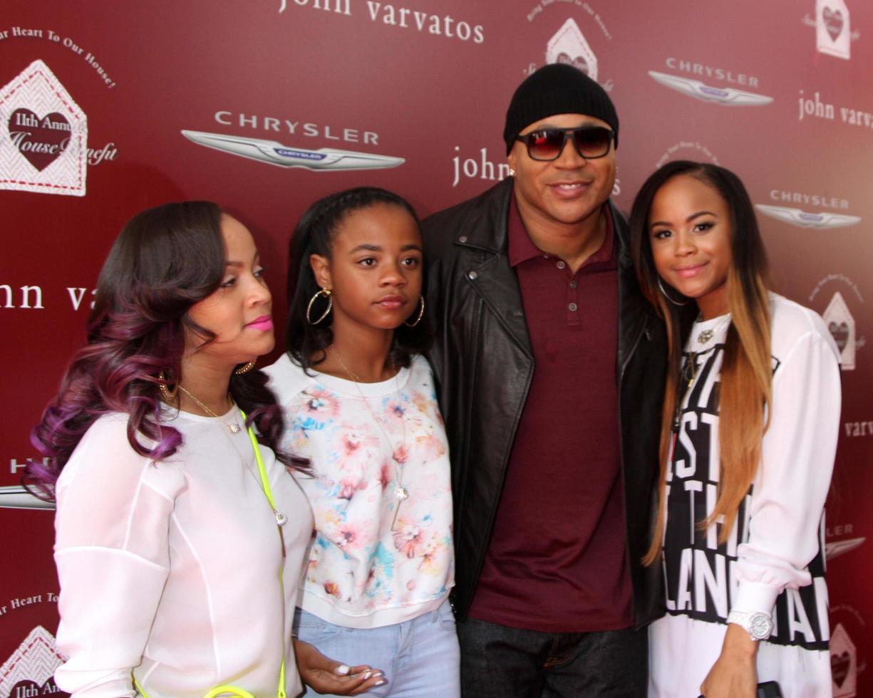 los angeles, 13. april - ll cool j, familie beim john varvatos 11. jährlichen stuart house benefit in der john varvatos boutique am 13. april 2014 in west hollywood, ca foto