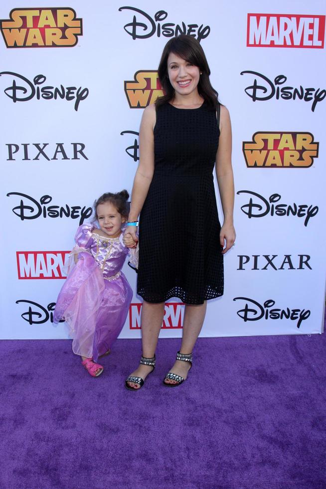 los angeles, oktober 1 - elliotte anne puro, marla sokoloff beim vip disney halloween event im disney consumer product pop up store am 1. oktober 2014 in glendale, ca foto