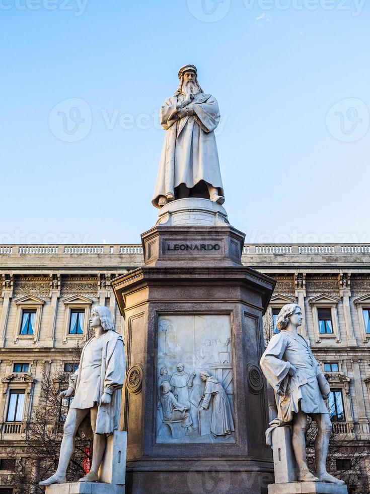 hdr leonardo da vinci-denkmal in mailand foto