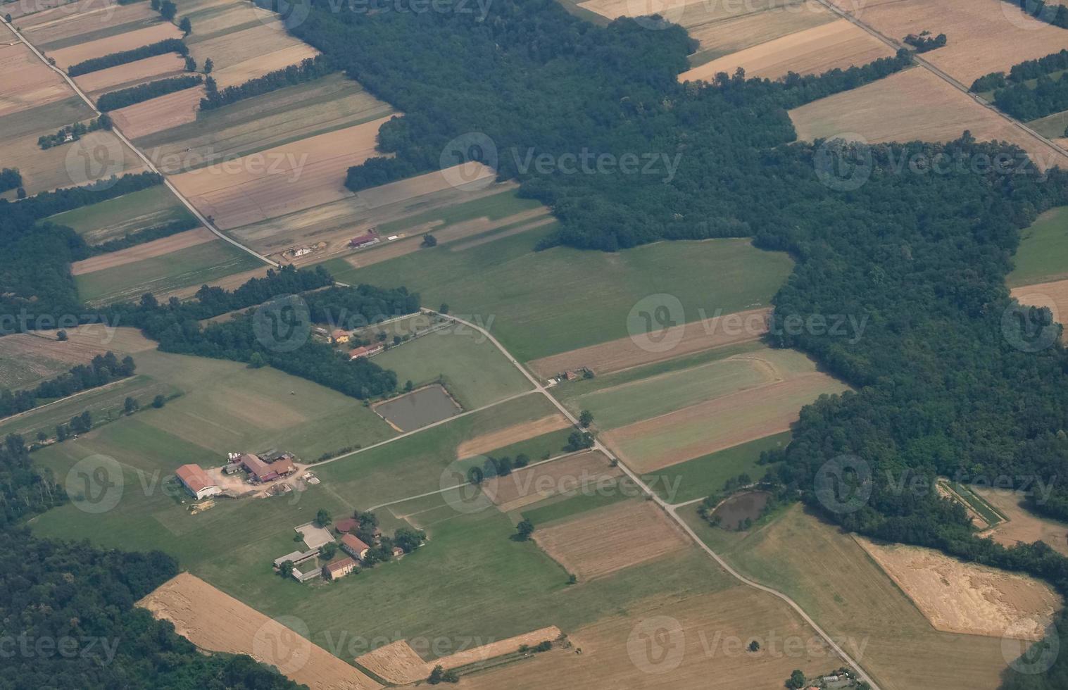 Luftaufnahme des ländlichen Gebiets aus dem Flugzeug foto