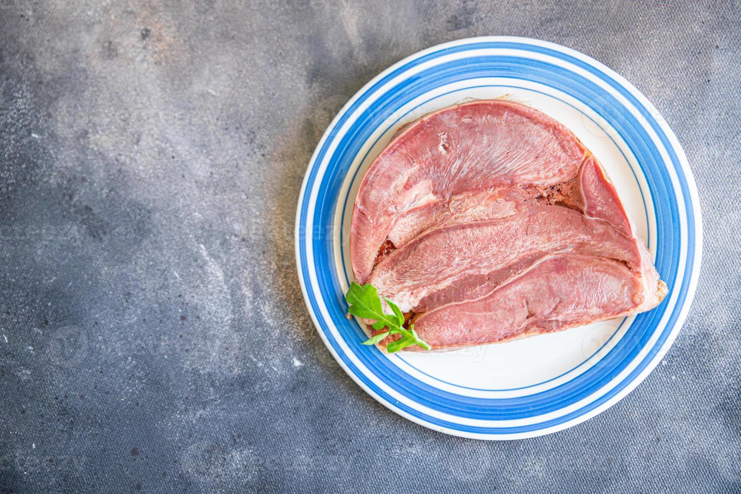 Schweinezunge Fleisch frische gesunde Mahlzeit Snack auf dem Tisch Kopie Raum Lebensmittel Hintergrund foto