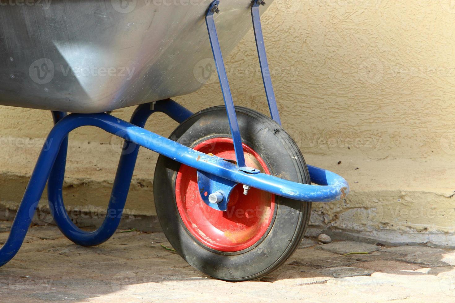 Kinderwagen für den Transport kleiner Lasten. foto